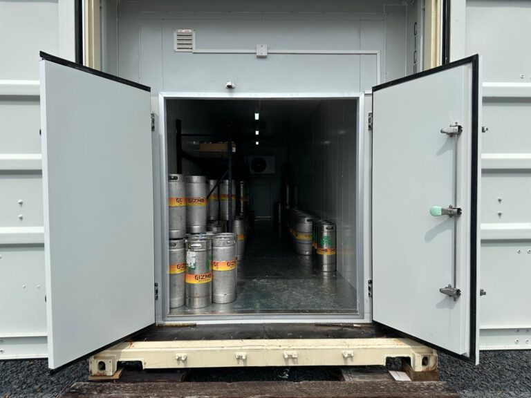 Cold storage unit with insulated double doors for superior energy efficiency and temperature control